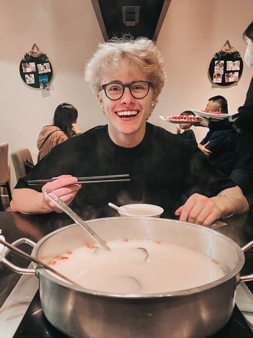 1 pic. Hot Pot ? https://t.co/WYVlvO2xBI