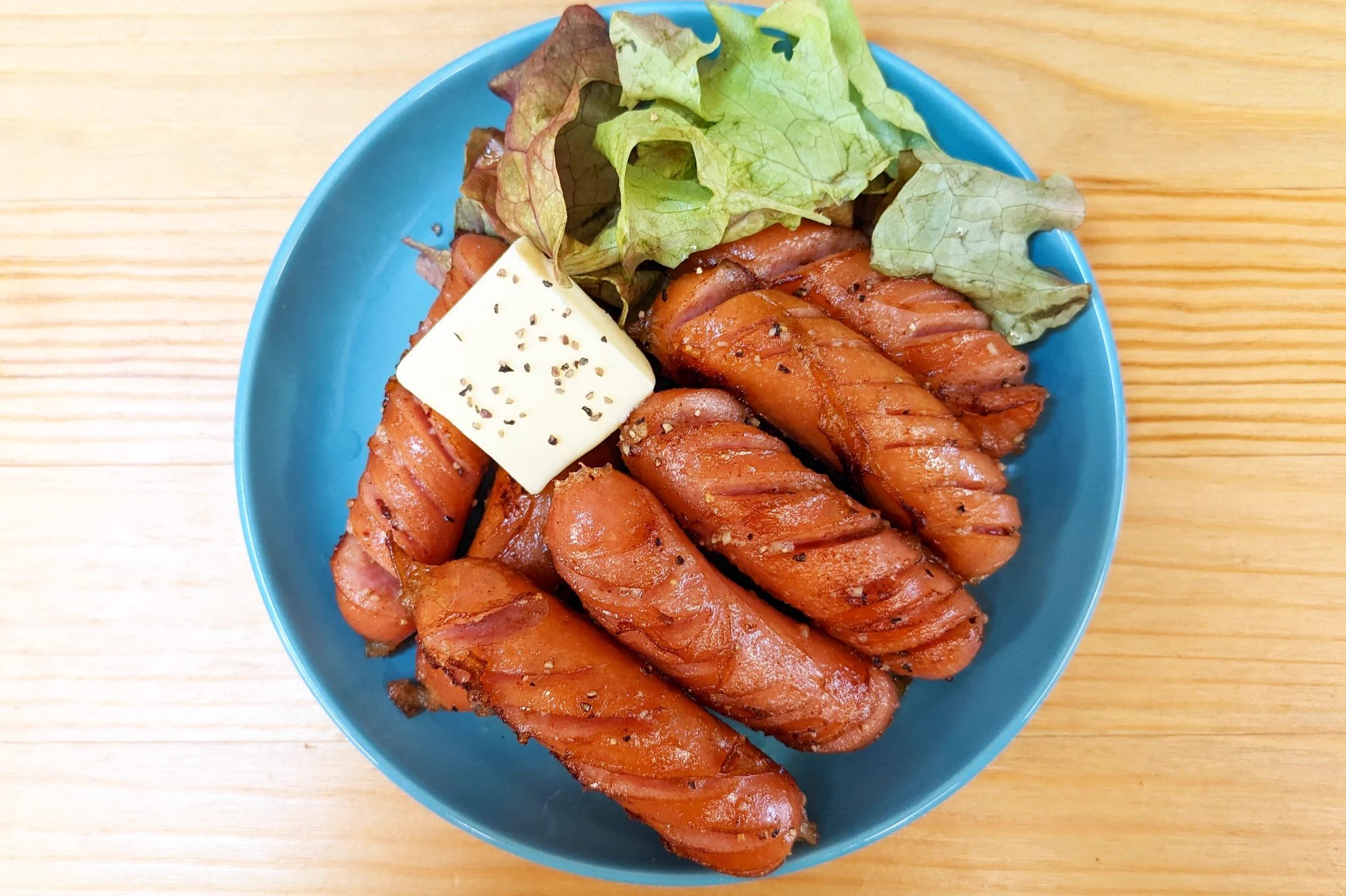 ウインナー+ちょっとした材料で作れちゃう！おつまみや、おかずの一品にもぴったりそうなウインナーレシピ！