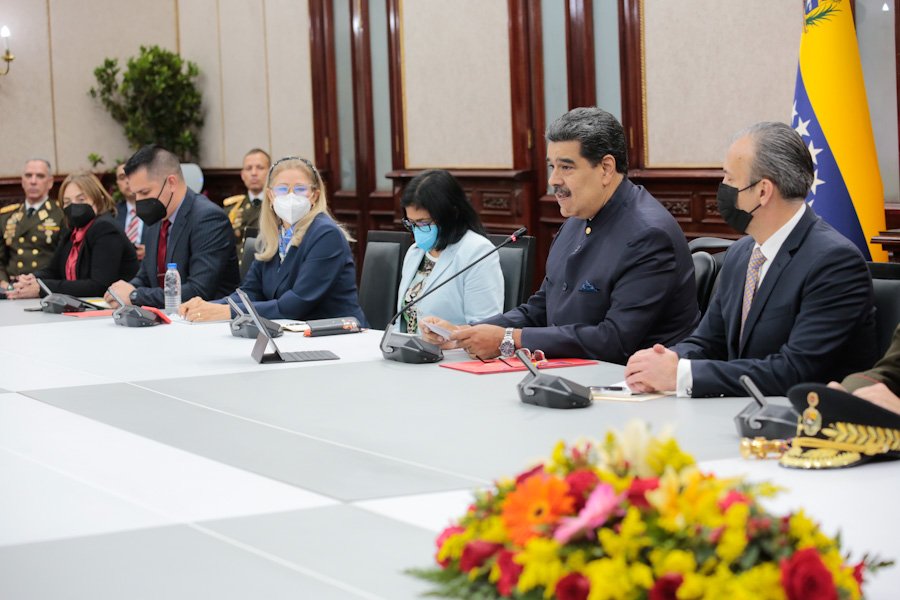 Cancilleria_ve's tweet photo. #AsíLoDijo | "Tenemos todas las oportunidades, tenemos todo el poder, tenemos toda la disposición. Estoy seguro que el año 2023 será mejor que todos los años que hemos vivido", exclamó el presidente @NicolasMaduro

#JuntosPorLaPatria https://t.co/E4o2OtieKE