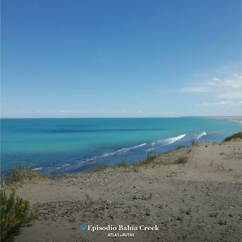 Querés conocer el pueblo de 5 habitantes que tiene la playa perfecta? Bahía Creek es un paraíso.  Aguas cristalinas y tibias, un glamping sobre la costa, separada del mundo, la aldea es un refugio de paz. Te cuento todo en el Instagram de @atlasderutas
