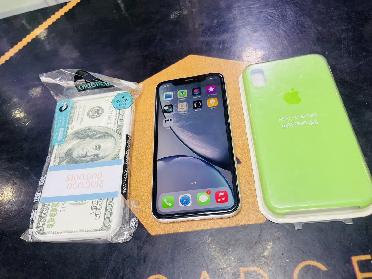 PhcGadget's tweet photo. 🗣️ “I Need an affordable iPhone without button on the screen📱” 💥

iPhone XR 

Price: 120k

🚀 Chip unlock &amp; a free pouch https://t.co/B6zyKWkSmz