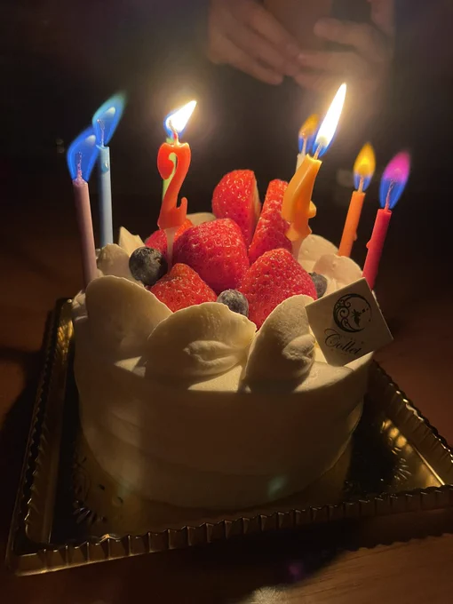 お誕生日は明後日だけど早めにお祝いしていただけましたレインボー色に光るキャンドルはキレイだった!! 