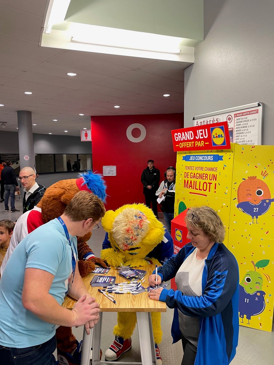 lidlfrance's tweet photo. Félicitations à l'équipe de @FRAHandball pour leur victoire lors de cette première édition du Tournoi de France ! 🤾‍♂️ Lidl est fier d'être partenaire et d’avoir soutenu les Bleus tout au long de cette compétition #TournoiDeFrance #handball #PartageonsLeGoutDuTerrain #SoifdExploits https://t.co/EX9mqmMIAk