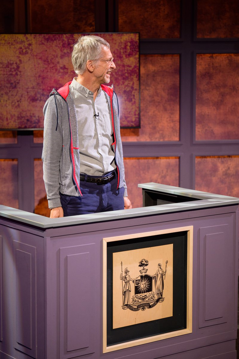 UCLanPsychology's tweet image. Several of you saw Prof Charlie Frowd contributing to the #RI #xmaslectures  on #BBC4 &amp;amp; #iPlayer talking about EvoFIT.

Here&apos;s two behind the scenes photos from the @ri_science Digital Media Team.