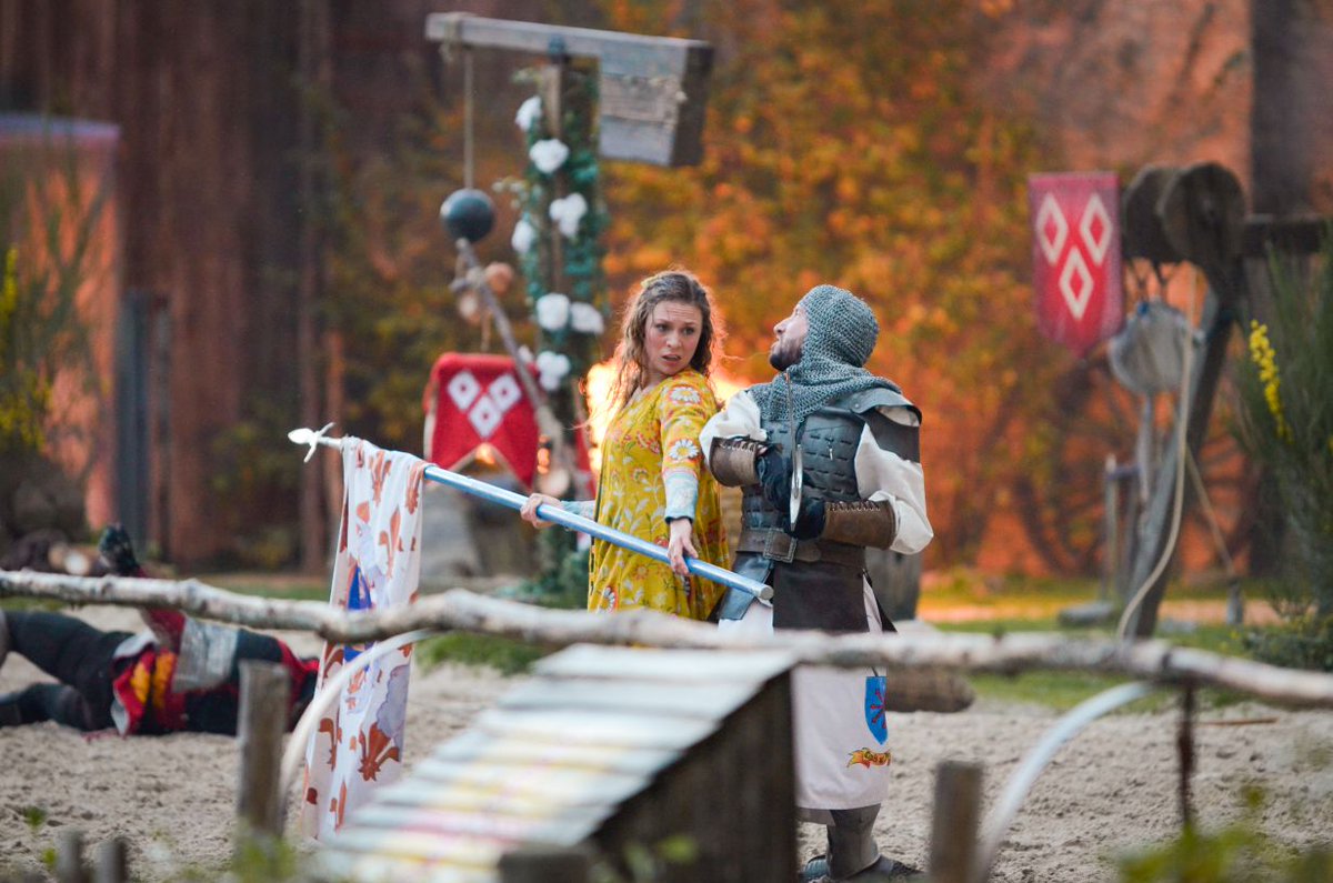 cajamaisPDF's tweet photo. Suivez l'histoire de Marguerite, jeune palefrenière au puy du fou face aux anglais 😃

On peut même apercevoir Jeanne d'Arc 😉

"Le secret de la lance" seulement au Puy du Fou
😁

📸 elea.fujinopuyct (Instagram)

#vendée #puydufou #parc #lesecretdelalance https://t.co/Dqyn8eBYNZ
