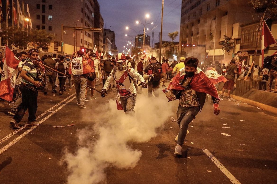 muquchinchi's tweet photo. 🇵🇪PERU VIVE MASSACRE E MÍDIA INTERNACIONAL IGNORA

EM UM ÚNICO DIA, foram registradas pelo menos 17 MORTES em Puno.

Sob muita repressão e crimes diários contra os direitos humanos, já são >46 mortes< desde a destituição de Castillo.

Quando as violências no Peru vão parar? https://t.co/9XfUVkrvnU