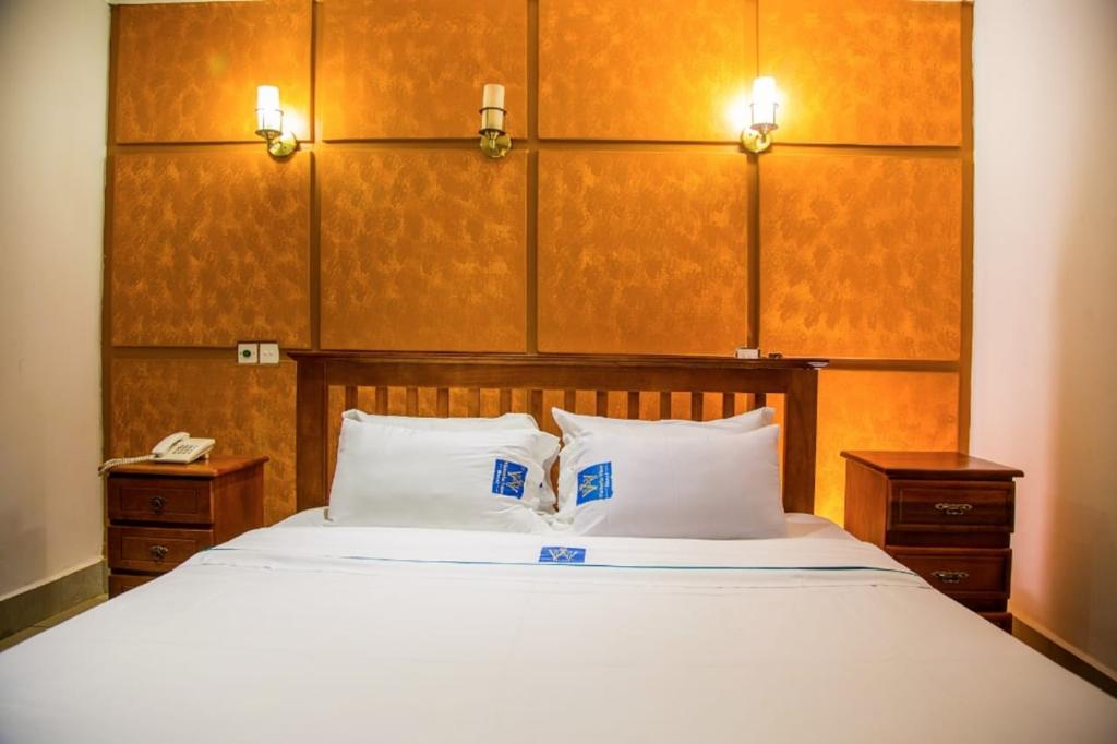 vic_viewbht's tweet photo. Whether it's business, pleasure or retreats, our apartments are luxuriously furbished to accommodate your stay with  us.

Enjoy a 20% discount when you book with us today.
Call us now on 0775363886/0753402055.
#business #retreats #shortstay #longstays #luxury #comfort #affordable https://t.co/9wLB6XNAoW