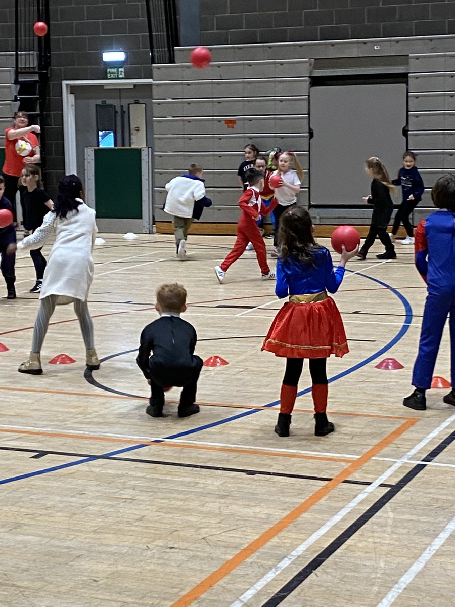 FUNdamental Superhero Academy!
Year 2”s learning how to be Superheroes.  They look great dressed as Superheroes 👌🔥