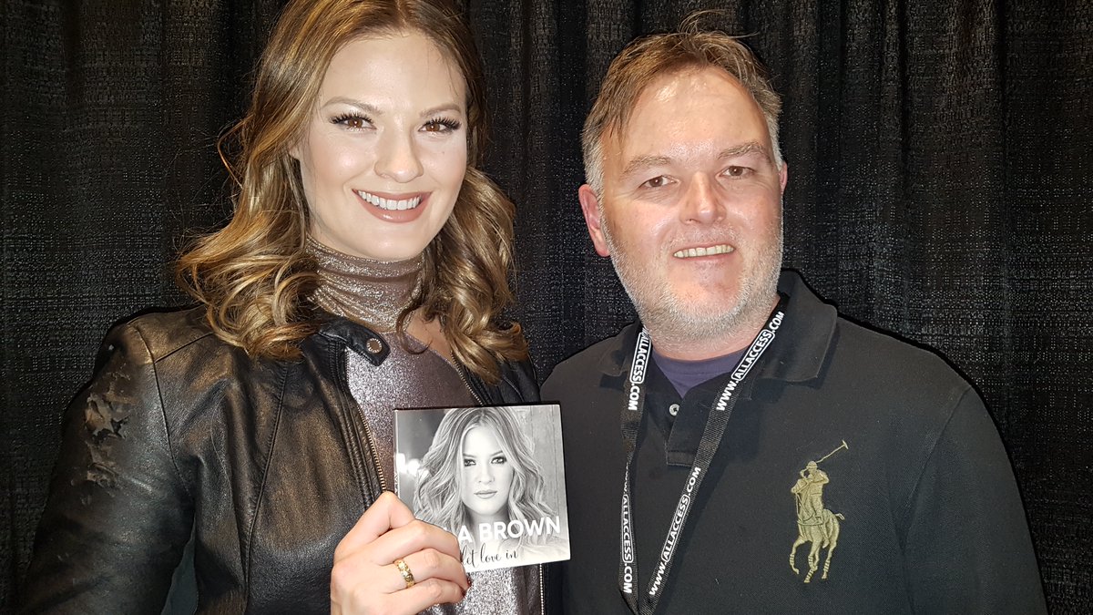 CMNI_More_Music's tweet photo. #AylaBrown #Interview by #ChristianLamitschka for Country Music News International: https://t.co/pE4C3B3pyl
Find more #News, #Interviews, #Videos, #CD & #Concert #Reviews about your favorite #CountryStar & #BluegrassStar at #CountryMusicNewsInternational #Magazine & #RadioShow https://t.co/W1wjO27yyZ