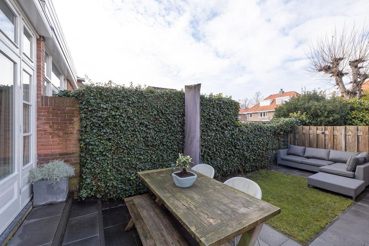 𝐎𝐩𝐞𝐧 𝐡𝐮𝐢𝐬! Kom je zaterdag deze prachtige woning in Bussum bezichtigen? 

Er staat een glaasje champagne voor je klaar om te proosten op het nieuwe jaar en wellicht op je nieuwe woning! 

📍F.C. Dondersstraat 35
👉14 januari van 13:30 tot 15:30 uur
bit.ly/3X1kgm6