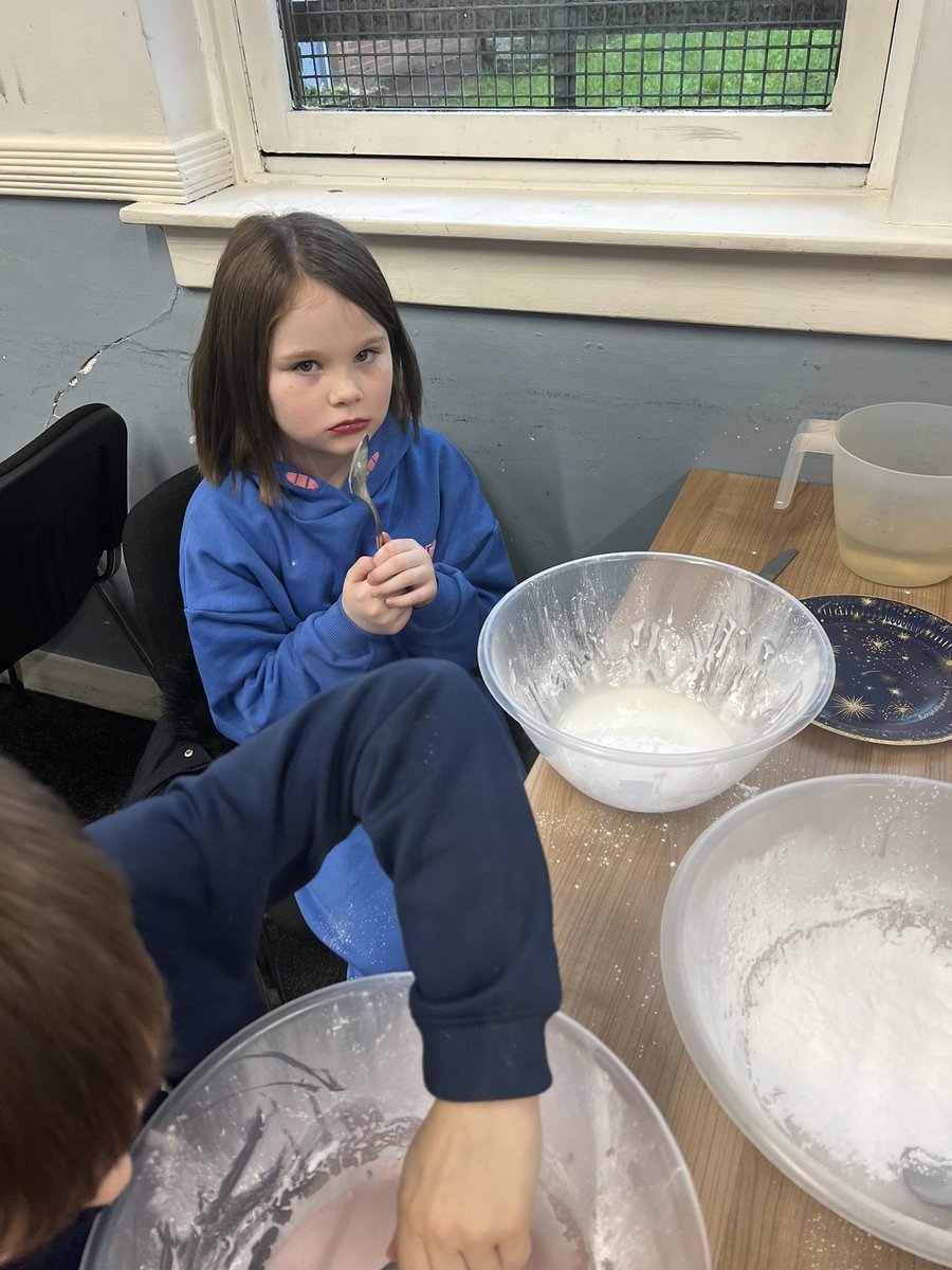 ERAGLENBURN's tweet photo. Schools may be closed but we are still open with our @GvsGlasgow group. Today we are having a creative day starting off by being messy with loads of icing sugar. Let’s see if we can stay clean 🤭 #MessyDay #YoungGlasgow #TeamWork @GlasgowCC https://t.co/mb4NjEySqb