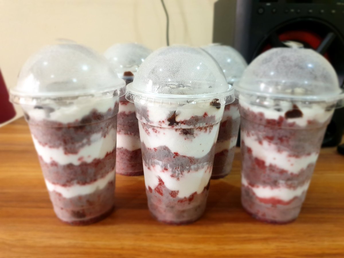 Omotawler's tweet photo. Red velvet cake parfait with 2 free cookies😁. N2500. 
📍Jabi. Pick up is available ✅️

Please Retweet 🙏 
#AbujaTwitterCommunity https://t.co/FQJlceO85s