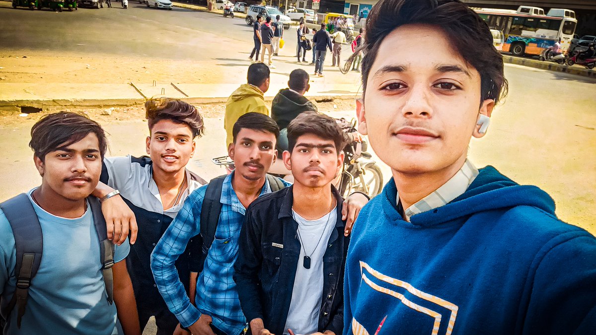 '☺️Happiness is a collection of joyful experiences'

#friends #silveroakuniversity #kuchhappyhojaye
#FriendZone #ahmedabadcity