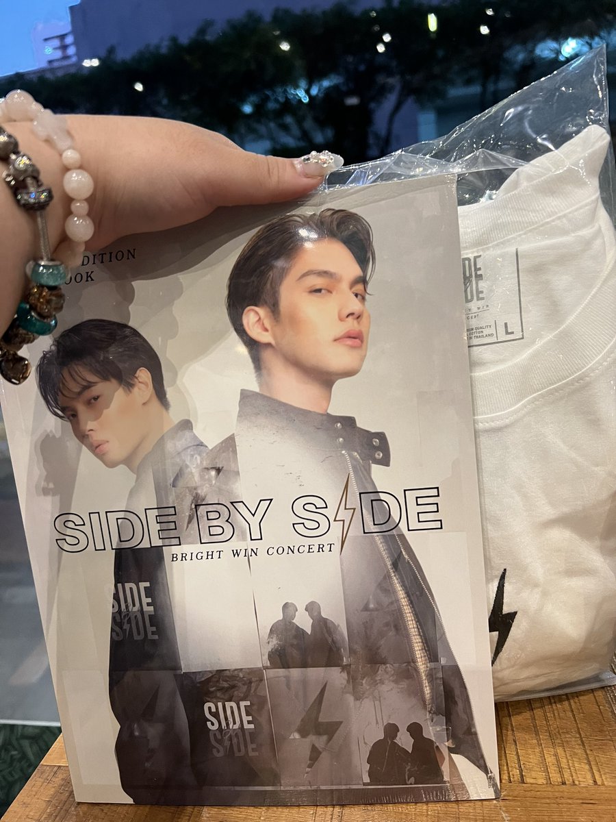 candyngyn's tweet photo. How to summon Bright: buy his merch 😂😂 55555 #bbrightvc #sidebysideconcert https://t.co/6yAlPQYcFZ