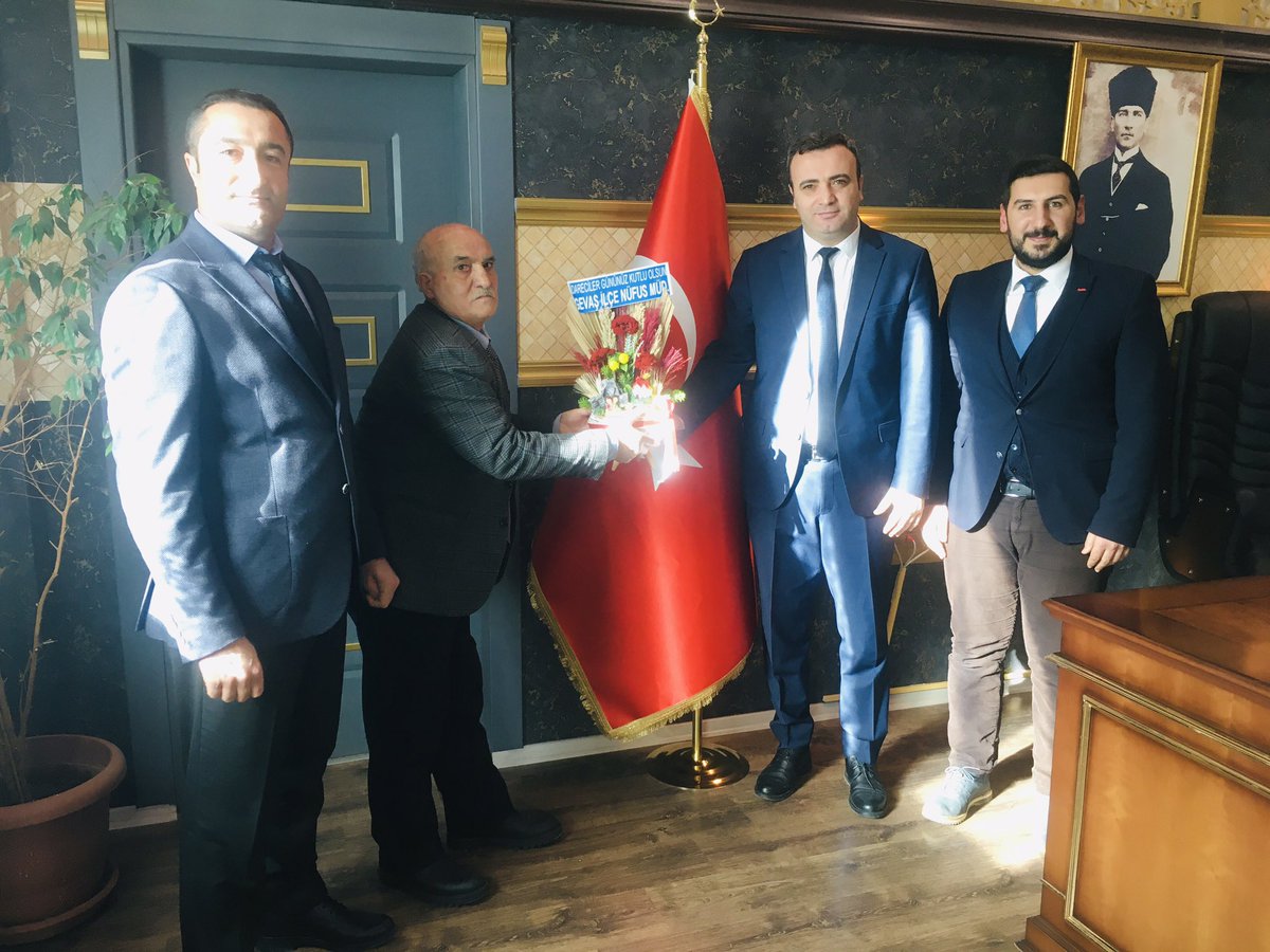 GevasNufus's tweet photo. İlçe Kaymakamımız Sayın Bayram YILDIZ’ı #idarecilergünü münasebetiyle makamında ziyaret ettik. Meslek hayatında kendisine başarılar ve muvaffakiyetler dileriz.Göstermiş olduğu ilgiden ötürü teşekkür ederiz. @sefikaygol @KezbanAras12 @tcvanvaliligi @tcgevas https://t.co/uaZHTw5TgP