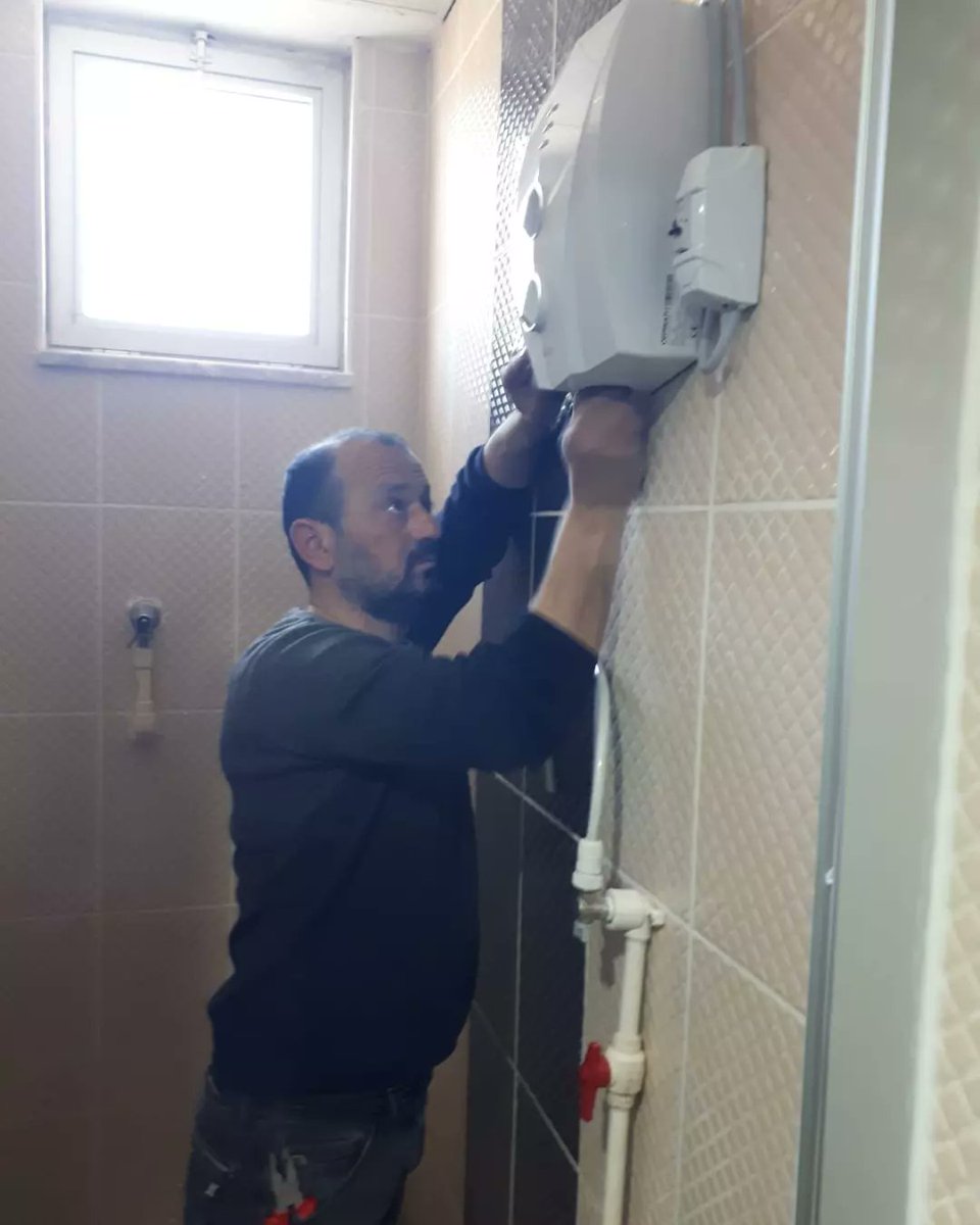 Beşikdüzü İlçe Emniyet Müdürlüğü'nün ani su ısıtıcısı montajı okulumuz teknikeri Mustafa Aziz KUKUL tarafından yapılmıştır.
#bizhepsizinleyiz
#mesleklisesimemleketmeselesi