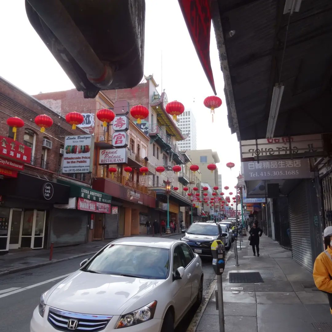 DavidChenTweets's tweet photo. San Francisco's original Chinatown is massive, vibrant, graffiti cleaned up quickly & street murals left sacred by taggers. Yes there are underhoused there but they have more respect for others. Vancouver can do this too if it wants to. #ProSafeCommunities https://t.co/9pghhe0VVj