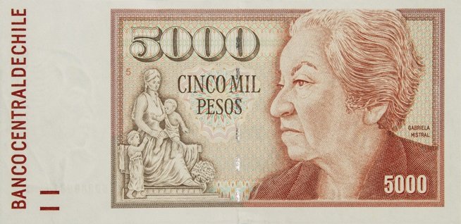 Un 10 de enero de 1957 fallece en Hempstead, Nueva York 🇺🇲 Gabriela Mistral, una de las poetas más notables de la literatura chilena e hispanoamericana. Obtuvo en 1945 el Premio Nobel de Literatura. En la imagen, billete de $5.000 que comenzó a circular en 1981. #Numismática