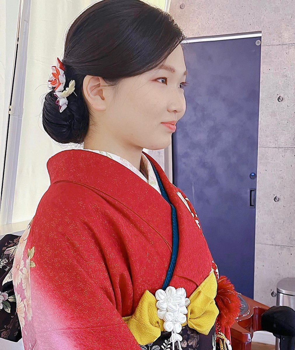 tatuy31's tweet photo. .
成人式
.
#朝霞 #美容室 #成人式ヘア https://t.co/RRH9UmGffW