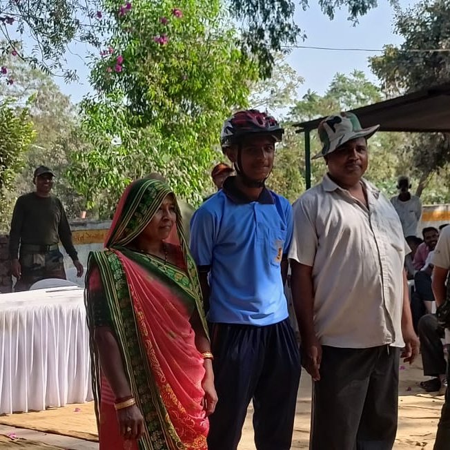 jadavpragnesh97's tweet photo. #Sabarmaticyclerally 
@ArvindKapoorTYG 
@HQ_DG_NCC 
@NCC_Dte_Gujarat 
@PMOIndia 
@CMOGuj 
Thenk you Mom Dad💝💖
for spprting Me👍🏻 https://t.co/4D7PfLFwwC