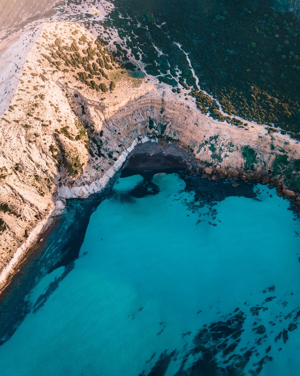 Gharmouloutdoor's tweet photo. It was a magical hike there ☀️🌊

📍Cap Blanc Bizerte 
(37.3374750, 9.8366760)
-----
@Gharmouloutdoor 
-----
#bluebeach #sunsets #capblanc #bizerte #gharmouloutdoors #magicalplace #campingtunisia https://t.co/pr1OSf7CYb