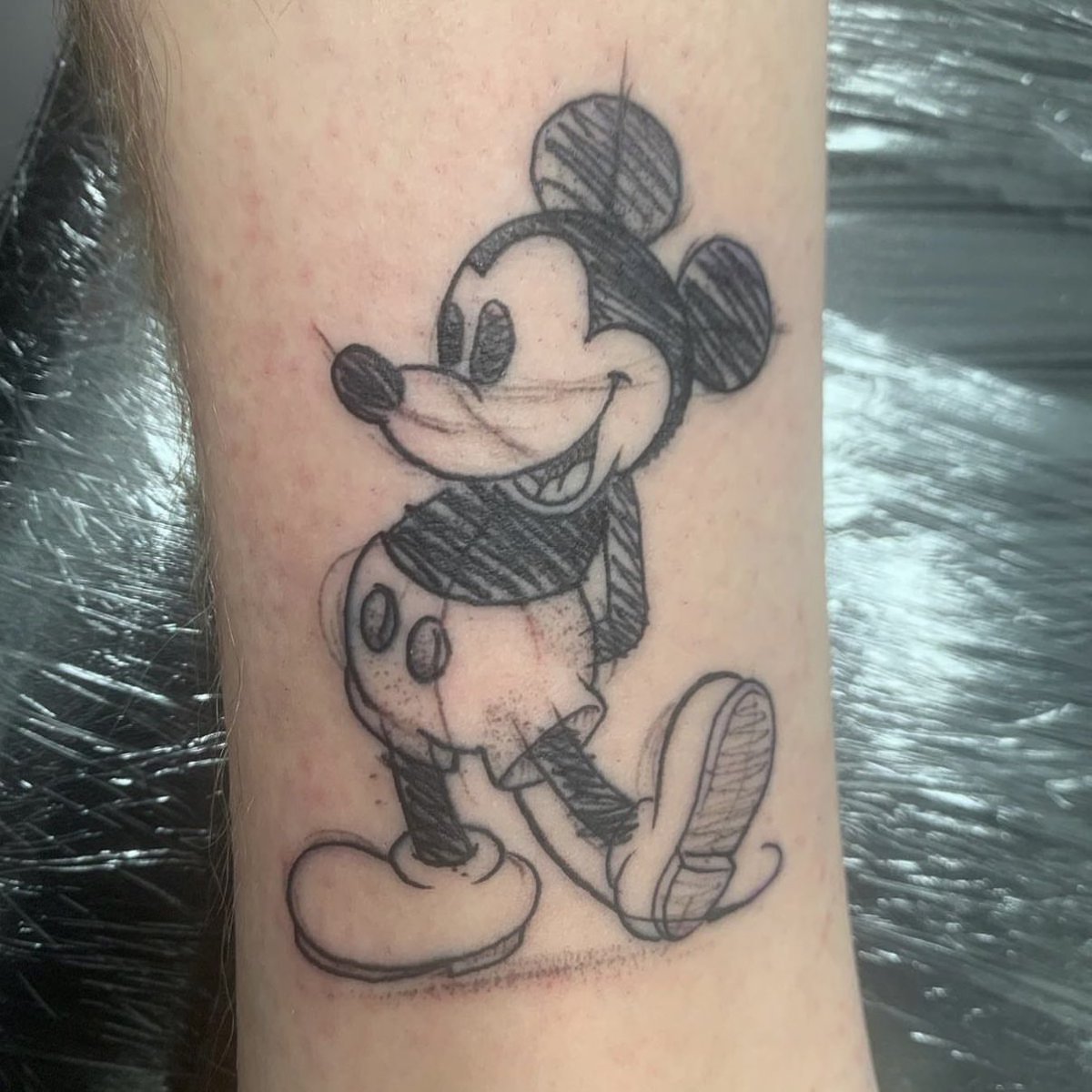 my first tattoo! 🥰

i’ve been obsessed with disney for as long as i can remember, so it’s only right to get mickey as my first

#disney #Disney100 #MickeyMouse