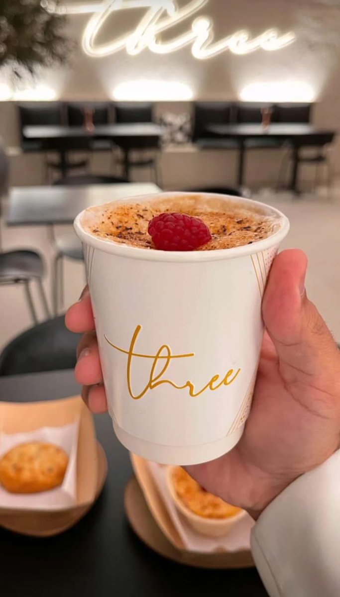 مشروب الشتاء  .. كريم بروليه 😋

#three_coffee
#نعرف_جوك