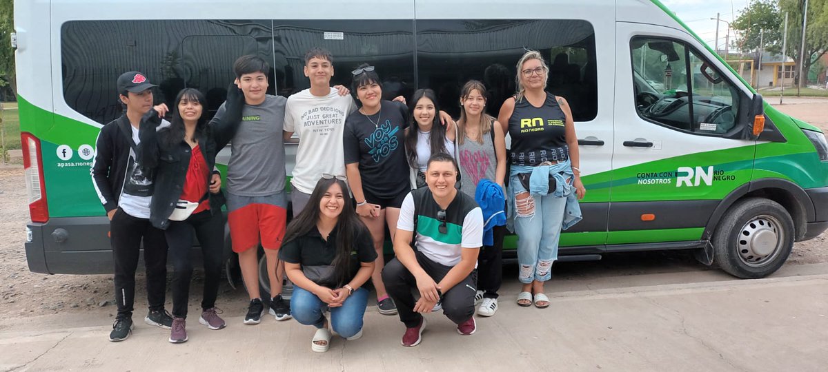 ☀️💪🏻El grupo de estudiantes que llevó a cabo la formación de Preventores en Consumos Problemáticos inició su viaje a Las Grutas con el objetivo de realizar actividades preventivas con la compañía de operadores de la Agencia y la Secretaría Técnica, Lorena Montovio.