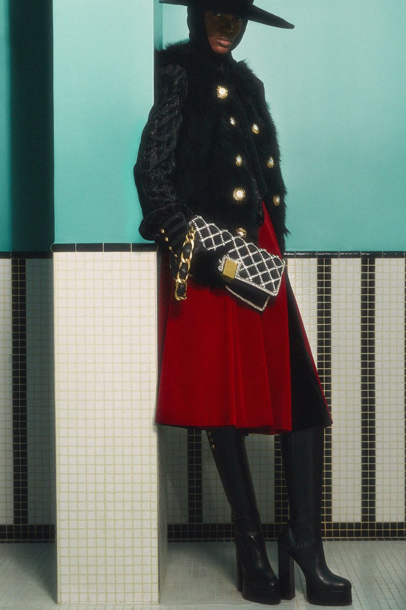 wellwouldyalook's tweet image. Olivier is scratching my brain space the right way. The same feeling as after a big stretch. Mmmmh...let me rest here a wee minute.

#Balmain #prefall