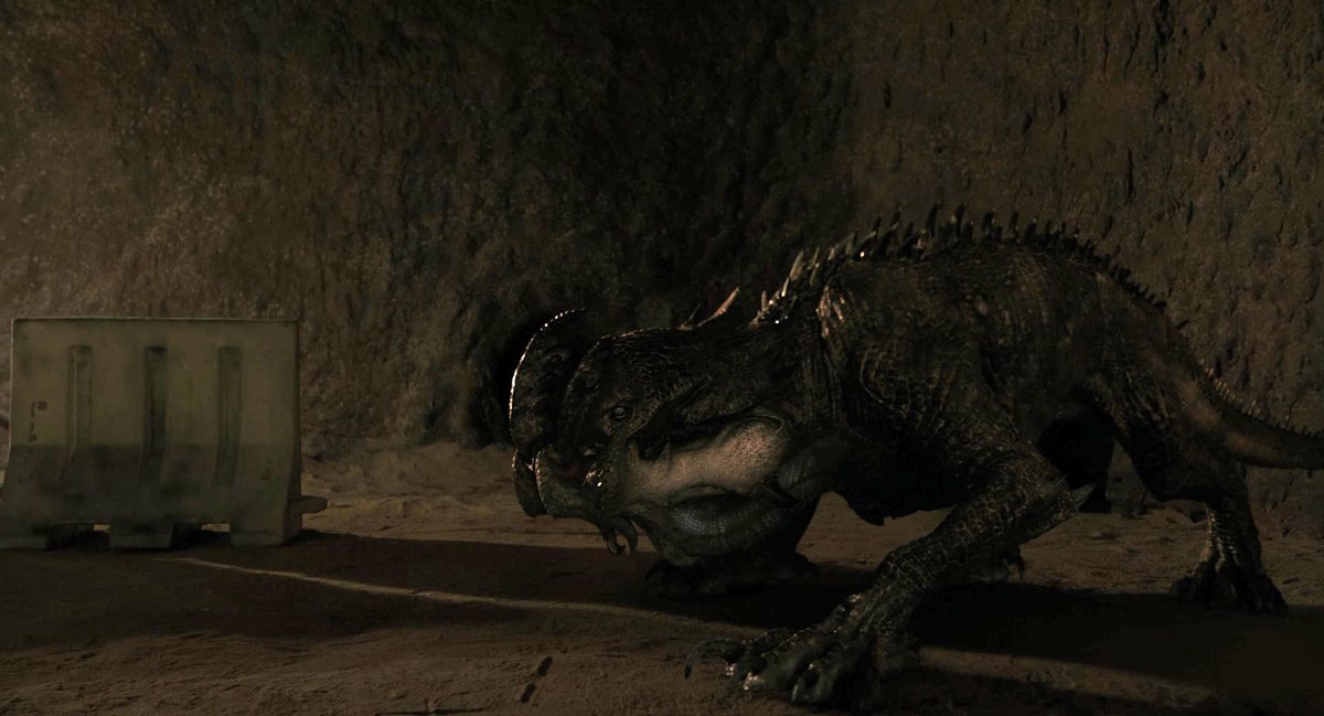 afaziill's tweet photo. #PortfolioDay  In 2018, I had the opportunity to work with Omens Studios &amp; Taipan Films on their film Circle Line. I was primarily tasked with working on the main creature. Here are a few stills from the movie. 

Contact: afaziill@gmail.com
Portfolio: https://t.co/XibFVNumnf https://t.co/u92KEtddPw