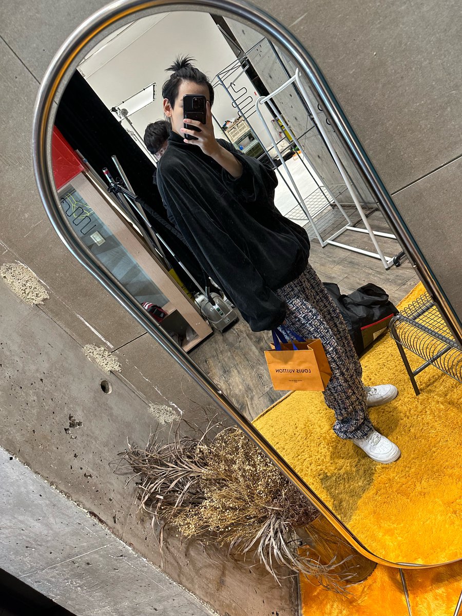BAMBAM WEVERSE tweet media
