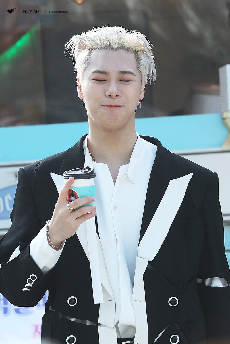 maybin0126's tweet photo. 230108 미팬

멋있게 음료 한 모금 마시고 일케 귀여워도 되나

#아스트로 #문빈 #ASTRO #MOONBIN 
@offclASTRO https://t.co/Cfbf0ghDGL