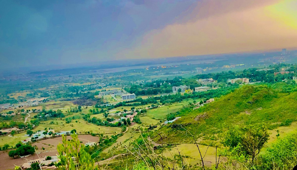 anamously's tweet photo. QAU is such a blessing 🌸 I’ve never experienced any peace of mind as I'm experiencing here. The whole QAU and ISB are below me. 🥀 #Ramli https://t.co/aVcmy11wh0