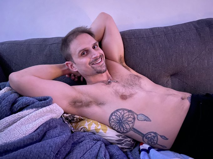 1 pic. Waiting for ya to come home daddy ???

#gay #daddy #boy #fetish #hungry #slut #tattoos #hole #bareback