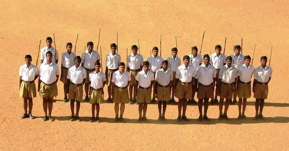 RSSgeet's tweet photo. आप जानते हैं ?
स्वयंसेवक किस रचना में खड़े हैं ? 
@RSSgeet https://t.co/IBLfmIrnn9