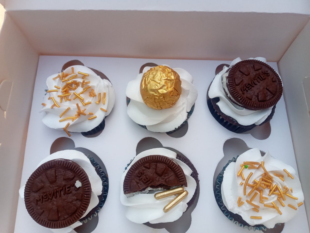 Box of 6ix cupcakes 
3000 NGN
📍 zaria(samaru)
Dm,WhatsApp or call 08166901830