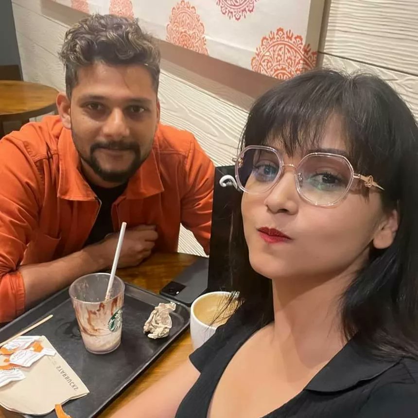 BangaloreTimes1's tweet photo. #RakeshAdiga #AmulyaGowda catch up after their stint in Bigg Boss 

#bbk9 #rakeshadiga #amulyagowda https://t.co/uGK8RYaU2c