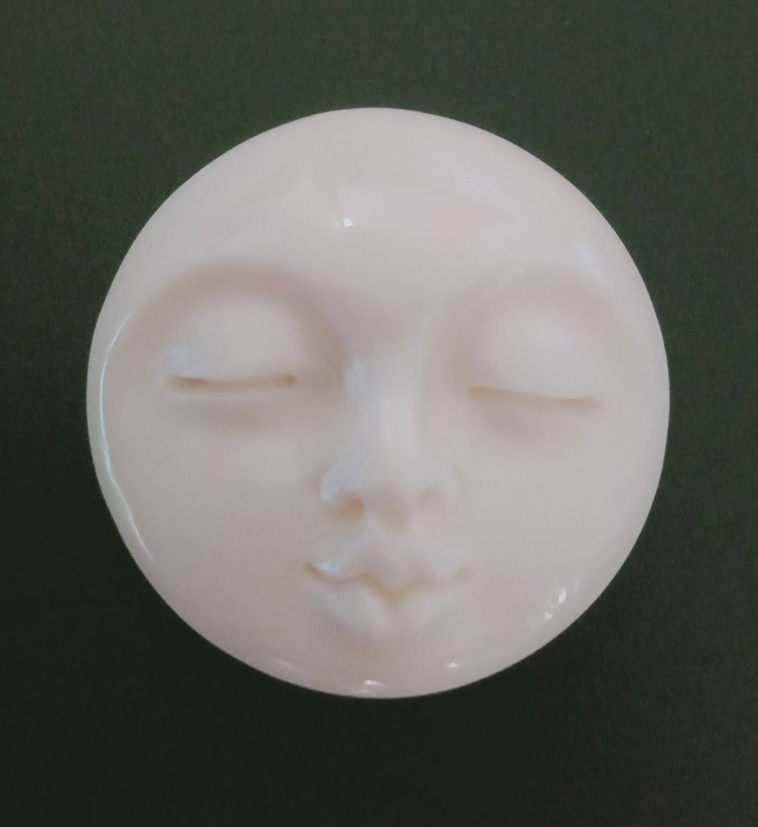 jerogingsir's tweet image. Moon Face, 25 MM ,Funny Moon Face, Kiss Moon Face, Carved Buffalo Bone,Silver Wrap,Necklace,Pendant,E905 etsy.me/3WXpSO9 #bonehorn #carvedbuffalobone #silverwrap #moonface #beautifulmoonface #buffalobone #c