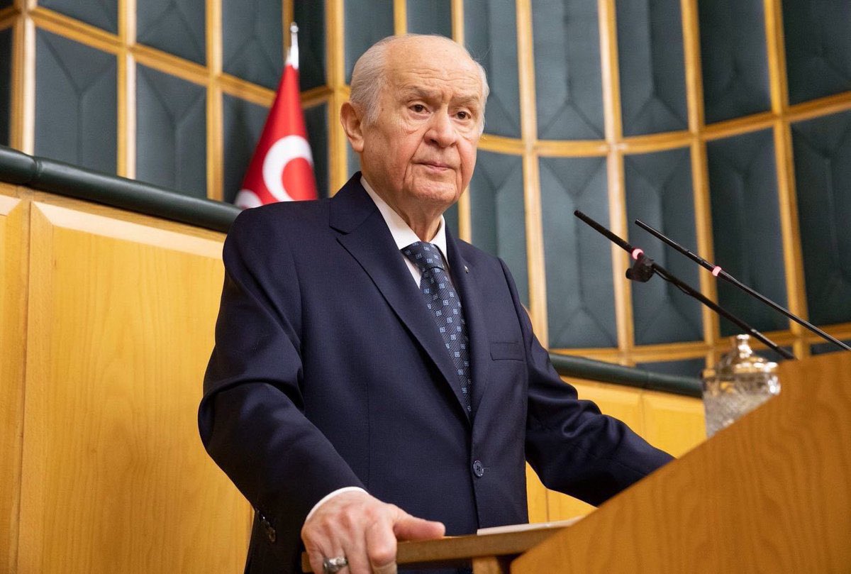 Elbette bu kutlu yolculuk ikna edilmişlerle değil inanmışlarla, kapı arasından bakanlarla değil kapıyı omuzlayıp içeri giren Serdengeçtilerle yürünmüş bundan sonra da böyle olacaktır.

Liderimiz Sayın Devlet Bahçeli