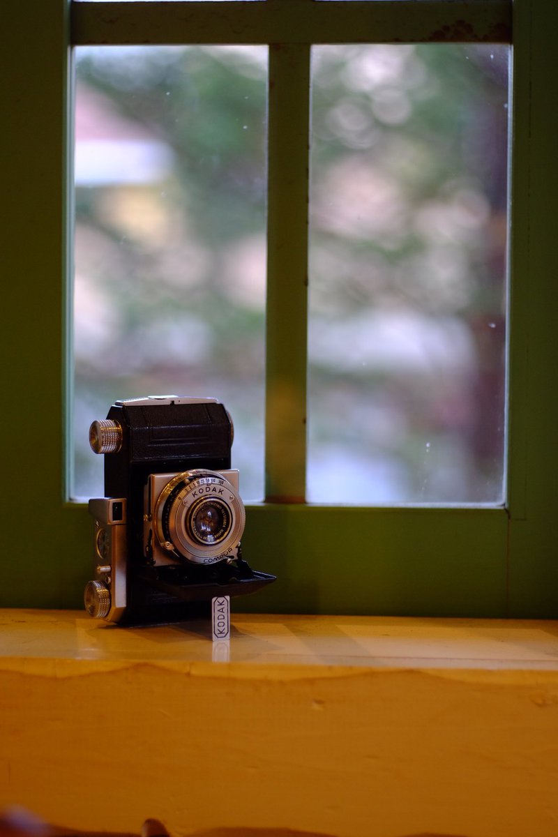 ErnstKarlH's tweet photo. 久しぶりに #Kodak #Retina I (model 149)を手入れした。伝統の #ナーゲル環 が底面にあり、古典的な出立ちが魅力だ。レンズは #Schneider #Xenar 3.5/50で #Compur シャッターが着く。1939年頃にこんなに小さく実用的なカメラを完成させていたとは流石。 #Nagel #KodakRetina1 #Retina149 https://t.co/iJUz5BKY4o
