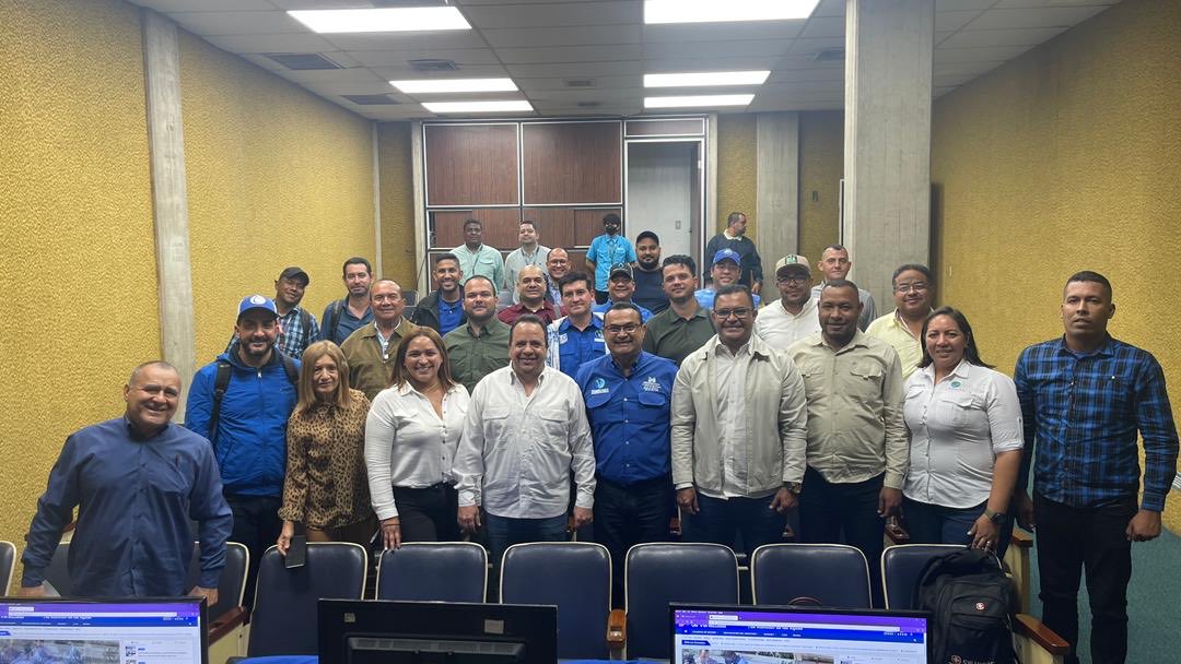 RMarcoTorres's tweet photo. Concluimos una extraordinaria jornada de trabajo, escuchando cada uno de los planes de acción para este 2023 de las hidrológicas del ⁦@minaguasoficial⁩; comprometidos siempre con el Pueblo, con nuestro presidente ⁦@NicolasMaduro⁩ y con el legado del Gigante Chávez https://t.co/7hYlqED1w3