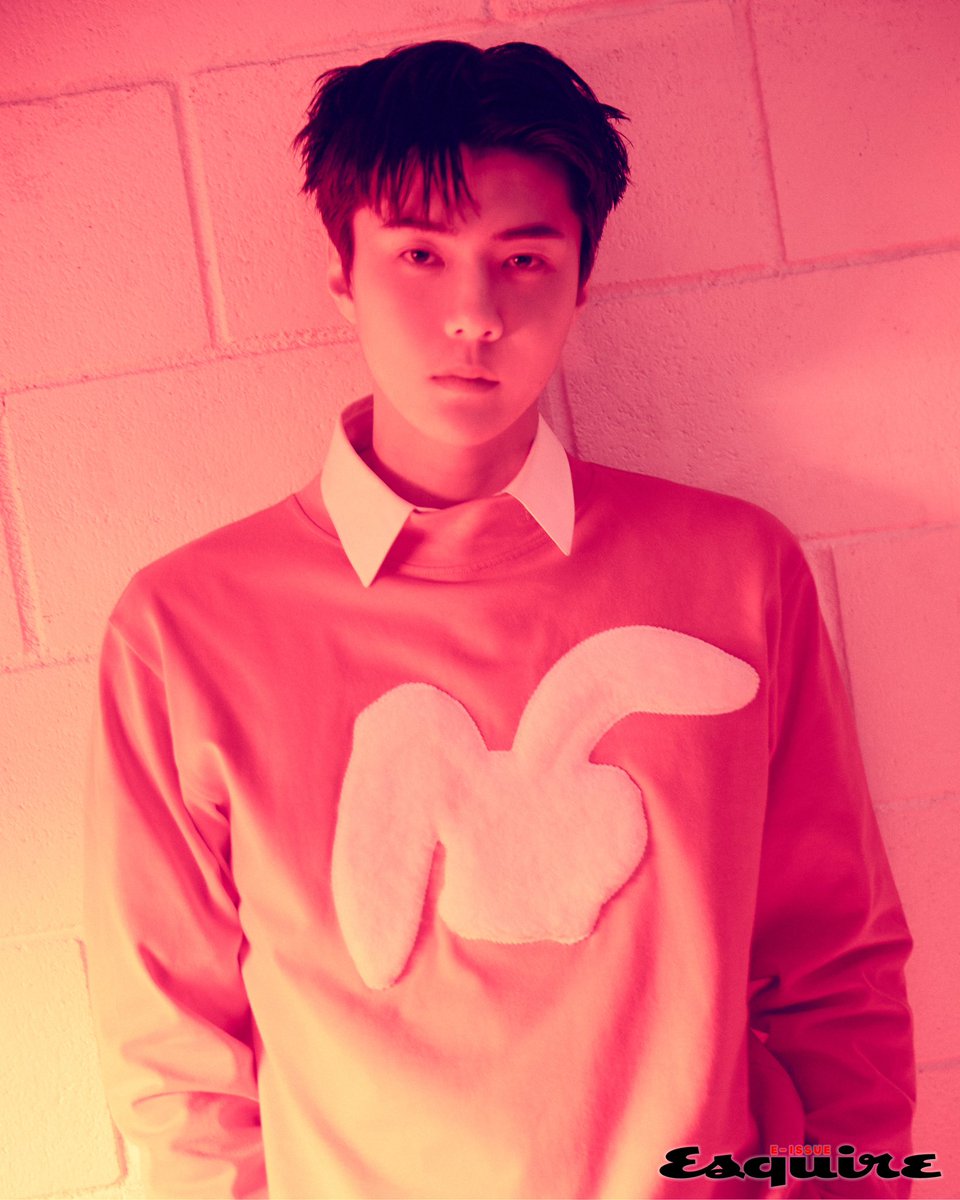 #ESQUIRE_E_ISSUE #제작지원
에스콰이어 E 이슈의 화보 이미지를 공개합니다. 사진을 보고 있자니 디지털로만 활용하기 영 아쉽네요. 책으로 만들고 브로마이드로도 제작해 걸어 놓고 싶은 이미지들을 찬찬히 감상해주세요. 최소한 아이패드 사이즈로요.