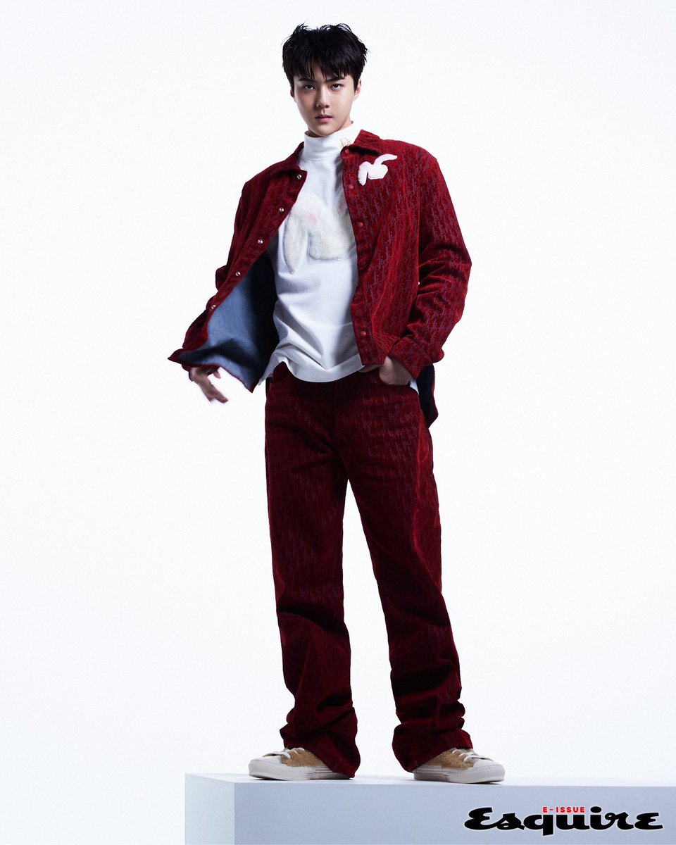esquirekr's tweet photo. We reveal the images from our photoshoot of Esquire E Issue. The pictures are almost too fine to be only used digitally. Although these are not physical copies, please carefully appreciate the following digital images. At least with the size of an iPad. https://t.co/UNOSWHawKQ