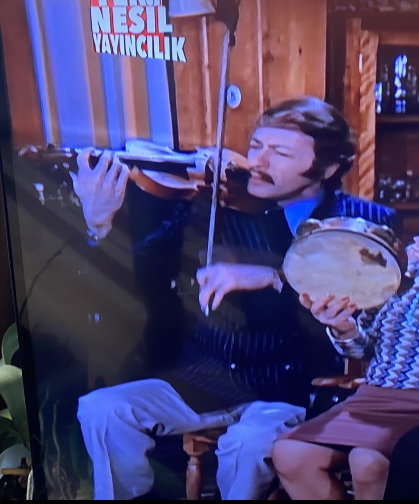 canananderson's tweet image. Buradaki yanlışlar nedir? 😳 #keman #violin