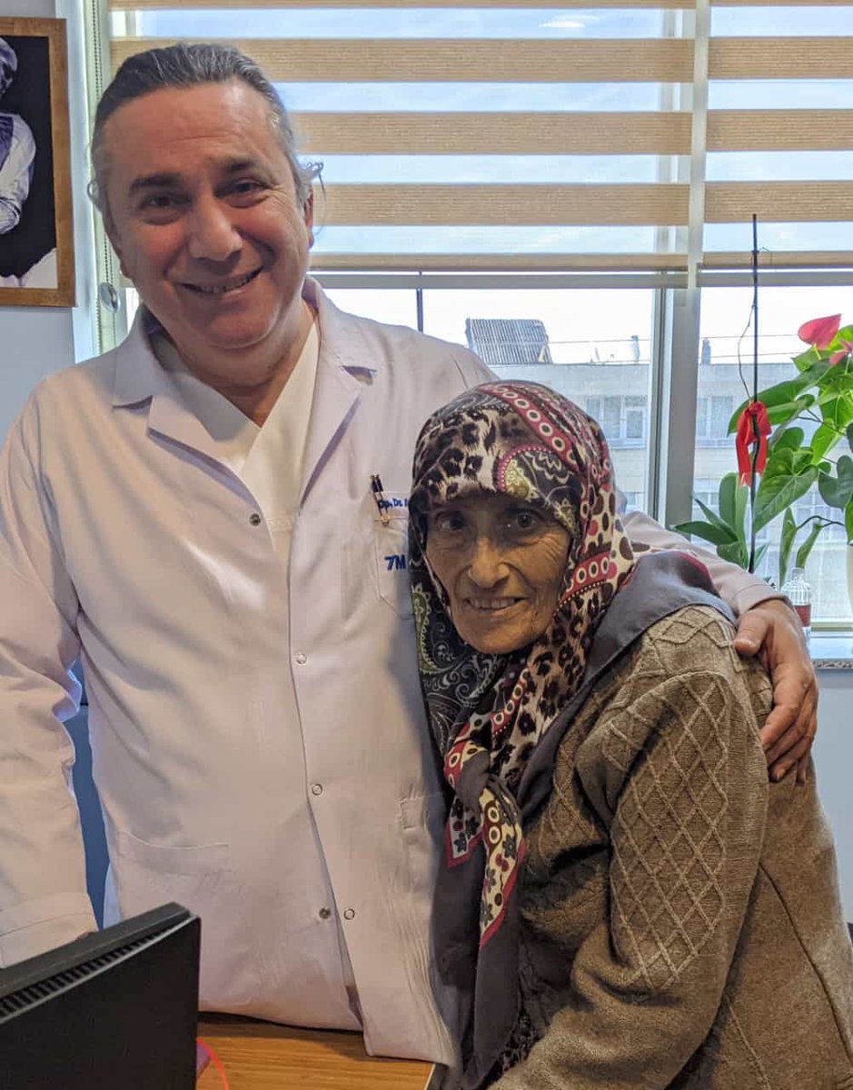 7MHastanesi's tweet photo. Şehit annesi Emine Hanım  4 büyük ameliyat ve 36 gün yatış sonrası şifa ile taburcu oldu. Kendisine sağlıklı bir yaşam diliyoruz. 

🥼 GENEL CERRAH OP. DR. AYHAN ÇAĞILCI
☎ 0462 666 41 11
📍 Akçaabat / Trabzon
🌐 https://t.co/CSrcrsCPUr

#genelcerrah  #7mhastanesi https://t.co/LV20IJGkmF