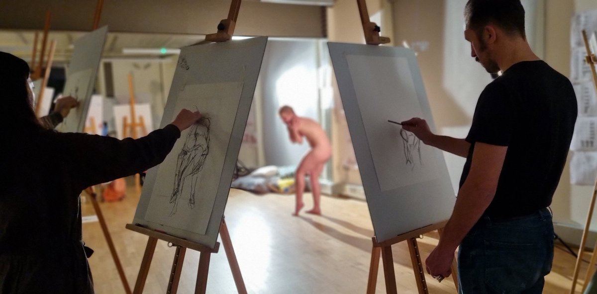 leocrane's tweet image. Gm #Londoners 🌥
Come #lifedrawing IRL amongst the amazing contemporary art collection at @GrouchoClubSoho with model Olli
Tues 17 Jan, 6.30pm
Book here 👉packedlunch.org/whatson-list/g…
#lifemodel #londonart