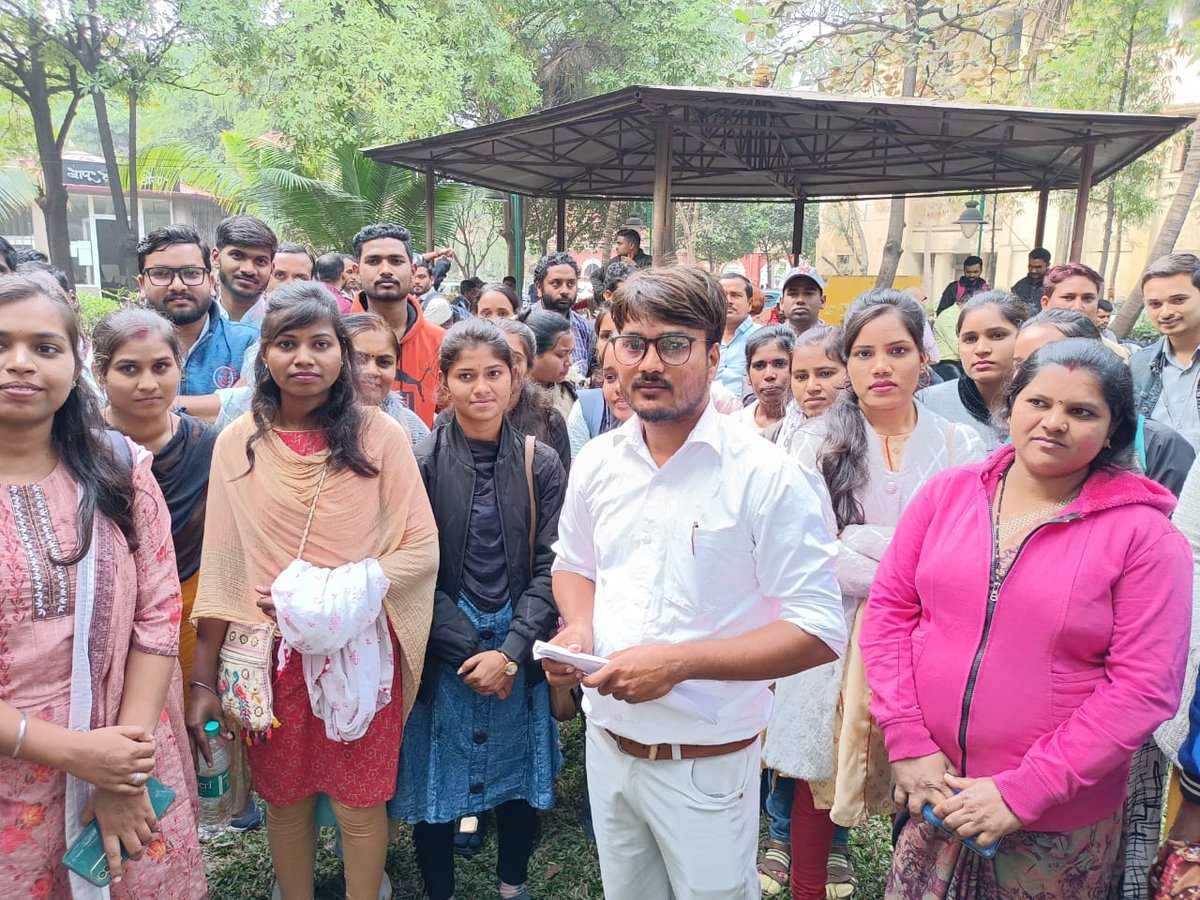 ITI में कार्यरत मेहमान प्रवक्ता को नियमितीकरण किया जाय। सामान्य प्रशासन विभाग के 5 बिंदुओ पर खरे है । इसलिए नियमितीकरण के लिए अड़े है।। 
#शासआईटीआईमेहमानप्रवक्ताकीमांगेजायजहै
#शासआईटीआईमेहमानप्रवक्ताकरेपुकारनियमतीकरणकरेसरकार
<a href="/bhupeshbaghel/">Bhupesh Baghel</a> <a href="/umeshpatelcgpyc/">Umesh Nandkumar Patel</a> <a href="/AwanishSharan/">Awanish Sharan 🇮🇳</a>