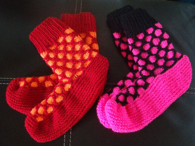 TeaCosyFolk's tweet photo. Funky Spotty Socks Knitting Pattern https://t.co/ybuepr0BfD #spottysocks #funkysocks #punksocks #knittingpattern #sock #doubleknitting #oddmentsofwool #quicktoknit #easysocks https://t.co/AKFcZz3zXx