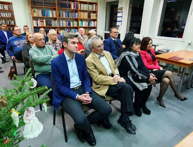 PBW_Kielce's tweet photo. Jubileusz 90-tych urodzin Wiesława Myśliwskiego - spotkanie w filii PBW w Starachowicach.
https://t.co/xqBbPiiNLp
#MyśliwskiWiesław
#Rocznice
#FiliaPBWStarachowice https://t.co/Fi4o4BeXAG