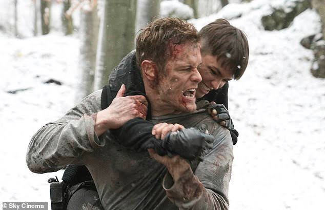 dahboss_vibez's tweet photo. Top 10 best thriller movies you should watch. 

10. SAS: Red Notice https://t.co/rhiWWO2NNg